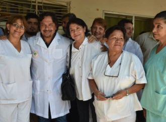 El gobernador Sáenz entregó dos ambulancias y equipamiento al hospital de Tartagal