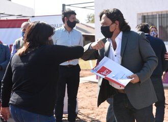 Saénz entregó viviendas en El Galpón