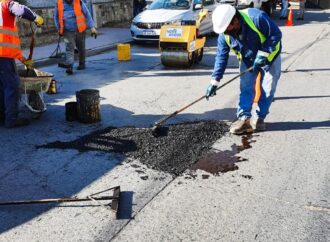 El bacheo con bituminoso avanza