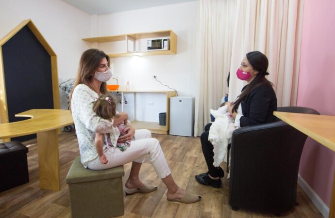 Se inauguró una sala diseñada para propiciar la lactancia materna