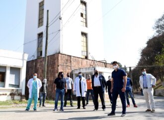 Sáenz verificó los trabajos de instalación de un nuevo espacio en el San Bernardo