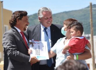 El gobernador Sáenz y el presidente Fernández entregaron viviendas en Pereyra Rozas