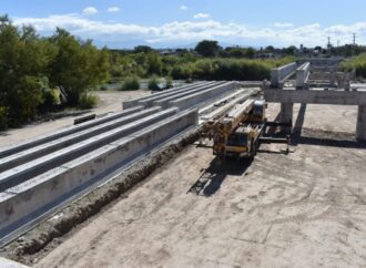 El municipio avanza con las obras del nuevo puente sobre el río Arenales