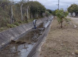 La Municipalidad continúa con la limpieza de los canales pluviales de la ciudad