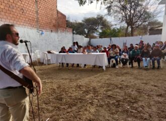 Con música y juegos, la Municipalidad festejó el Día de los Abuelos en zona oeste