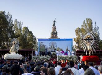 El Milagro de Salta se vivió con miles de turistas en peregrinaciones y la procesión
