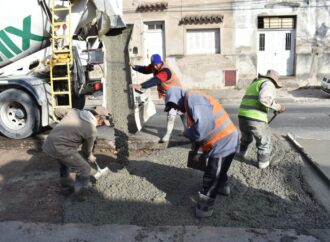 La Municipalidad avanza en la recuperación de calzada de calle Mitre