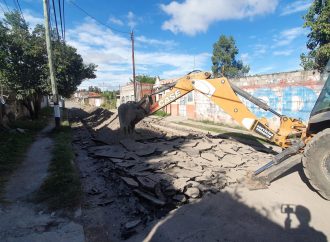 Efectúan arreglo de calzada en Av. Di Pascuo y en Olavarria al 300