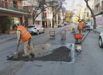 Se realizaron obras de bacheo en frío sobre calle Deán Funes