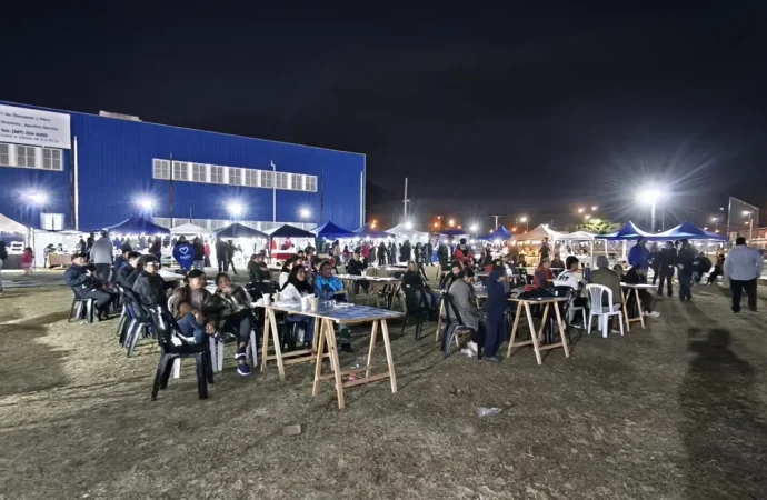 Éxito en ventas y gran participación de vecinos en la primera Feria de la Fábrica de Oficios
