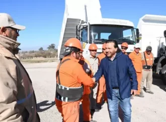 La Dirección Provincial de Vialidad sumó nuevas maquinarias con una entrega realizada por el gobernador Sáenz