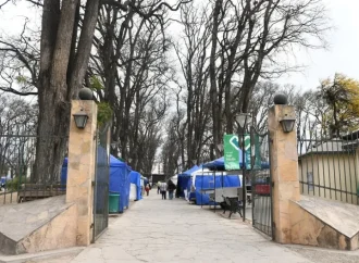 Con diferentes atractivos funciona a pleno la Feria del Milagro en el parque San Martín