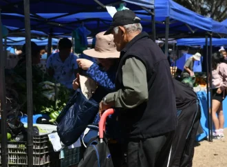 Con grandes descuentos se desarrolló “El Mercado en tu Barrio” en la UNSa