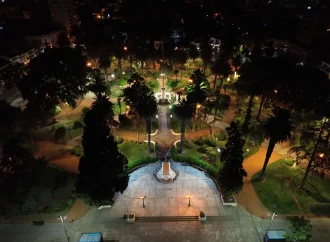 La plaza Güemes ya luce su nueva luminaria LED
