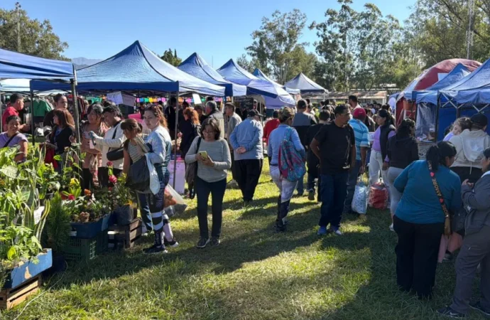 Vecinos destacaron los precios y la variedad en “El mercado en tu barrio”