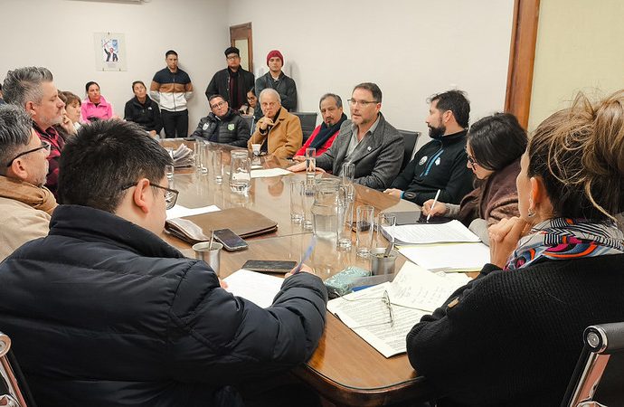 Junto a funcionarios municipales y representantes deportivos analizaron la iniciativa que busca crear la Liga de Fútbol Municipal Amateur