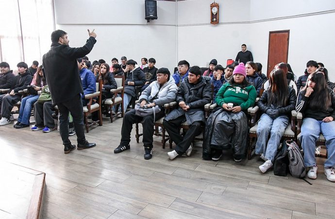 Estudiantes de dos colegios de la ciudad participaron de un nuevo encuentro del programa Concejales por un Día