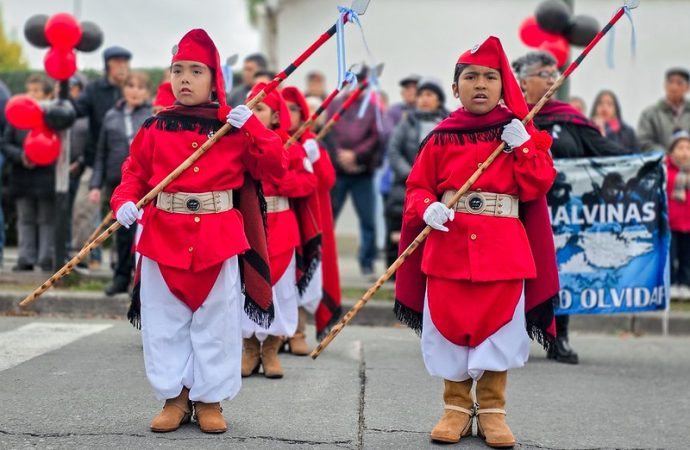 Madile encabezó un desfile cívico-militar en conmemoración por el 205° aniversario del fallecimiento del Gral. Güemes