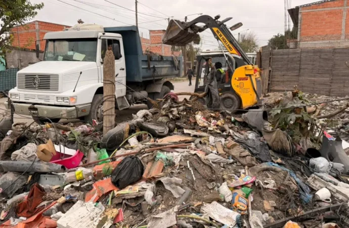 La Municipalidad limpió un baldío ocupado indebidamente en el barrio 26 de Marzo
