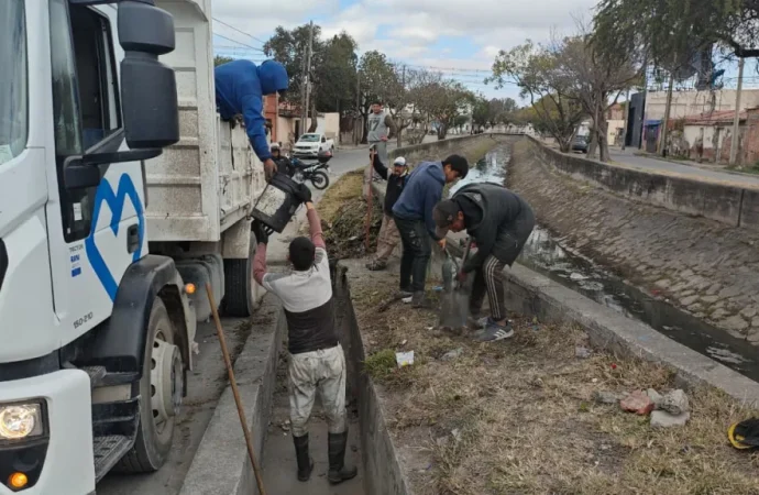 Nuevamente se liberó el canal 16 de Septiembre por una ocupación indebida