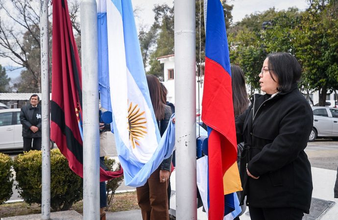 El lunes 27 se izará la bandera de la República Bolivariana de Venezuela en los mástiles del CD