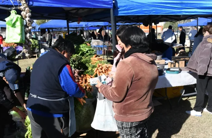 Familias de la zona sur aprovecharon las promociones de “El Mercado en tu barrio”
