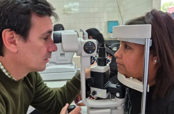 La Municipalidad acercó atención oftalmológica gratuita a vecinos en el CIC de Asunción