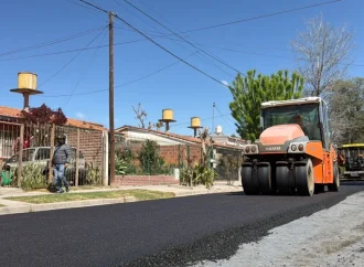 El municipio continúa con las obras de repavimentación en el barrio Limache