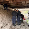 El municipio despejó el canal Esteco y retiró residuos acumulados en los bajo puentes